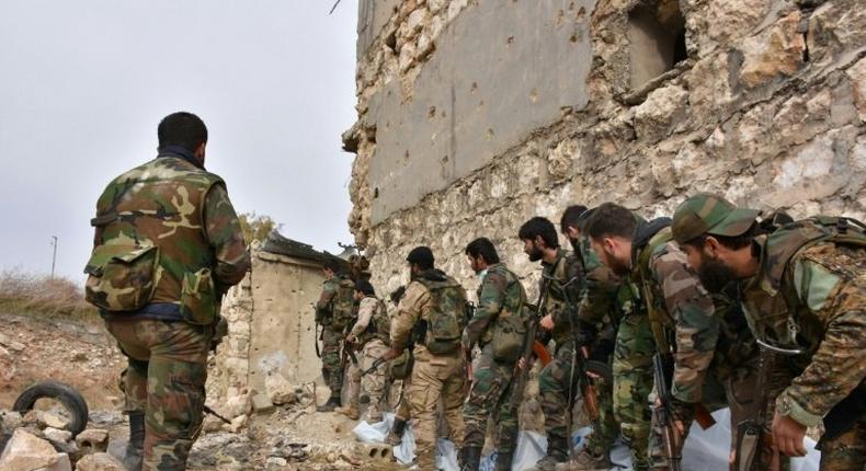 Syrian pro-government troops hold a position in Aleppo's eastern Karm al-Jabal neighborhood as they advance towards al-Shaar neighbourhood on December 5, 2016 during their offensive to retake Syria's second city