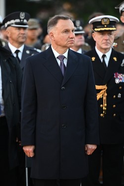 Rocznica wybuchu II wojny światowej. Andrzej Duda na Westerplatte: Próbują pisać historię na nowo