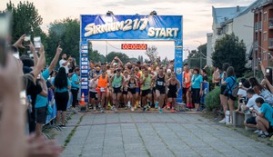 Više od 1000 trkača iz Srbije i sveta trčalo za retke na prvom humanitarnom noćnom polumaratonu "Sirmijum 21/7"