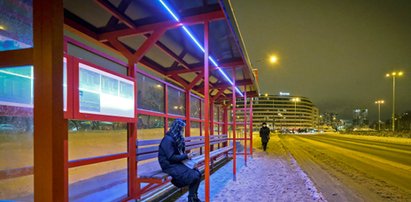 Mama wysiadła z autobusu. Jej siedmioletnia córka pojechała dalej! Powiało grozą. Na szczęście policjanci odnaleźli już dziecko