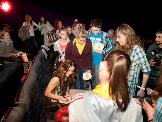 Marta Żmuda-Trzebiatowska w gronie młodych fanów