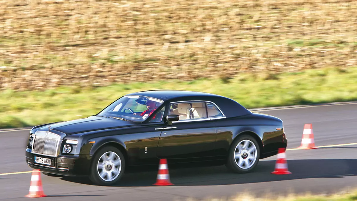 Rolls-Royce Phantom Coupe - Limuzyna co majestatycznie pali gumę