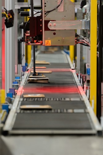 W ostatnim czasie coraz głośniej było jednak o ciemnych stronach pracy w Amazonie.