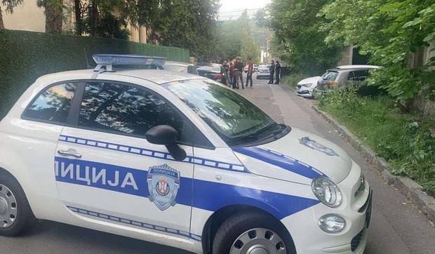 uviđaj policije ispred restorana na Senjaku
