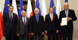 PiS przeciwko listowi poparcia byłych szefów MSZ na stronach Sejmu