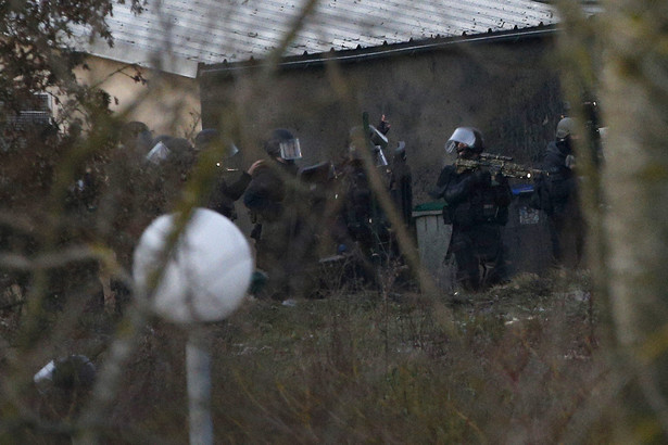 Szturmy francuskich antyterrorystów. Kilku zakładników zginęło podczas akcji. RELACJA