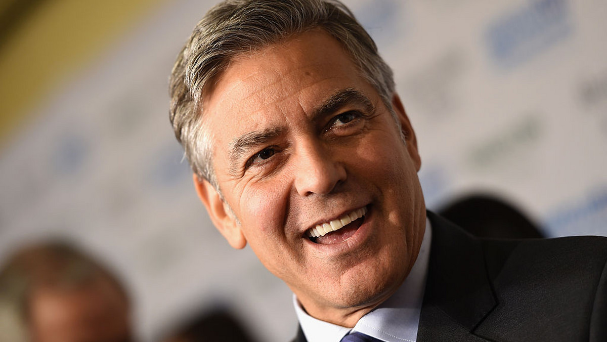 Jak informują media, George Clooney wyszedł ze szpitala, do którego trafił po wypadku komunikacyjnym. Jego życiu nie zagraża niebezpieczeństwo, ale lekarze zdiagnozowali u niego uraz miednicy oraz liczne zadrapania na rękach i nogach. Do sieci trafiło nagranie ze zdarzenia.