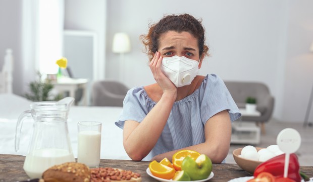 Kod nekih ljudi, hrana bogata histaminom može da izazove glavobolje, iritacije kože ili dijareju.