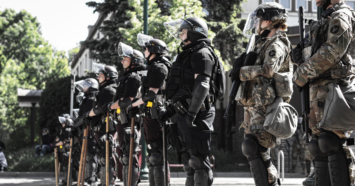 Trump grozi własnemu narodowi. Chce użycia 219-letniej ustawy. Wojsko na ulicach Minneapolis?