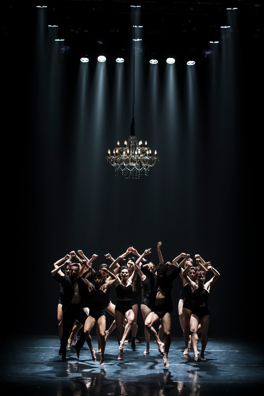 Predstava "Majčino mleko" (Mother's Milk) Ramija Bera, Kibuc dens kompanija Tel Aviv