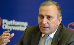 Po tekście w 'GW' Platforma składa wniosek o wotum nieufności wobec Macierewicza. 'Nie można tego zamiatać pod dywan'