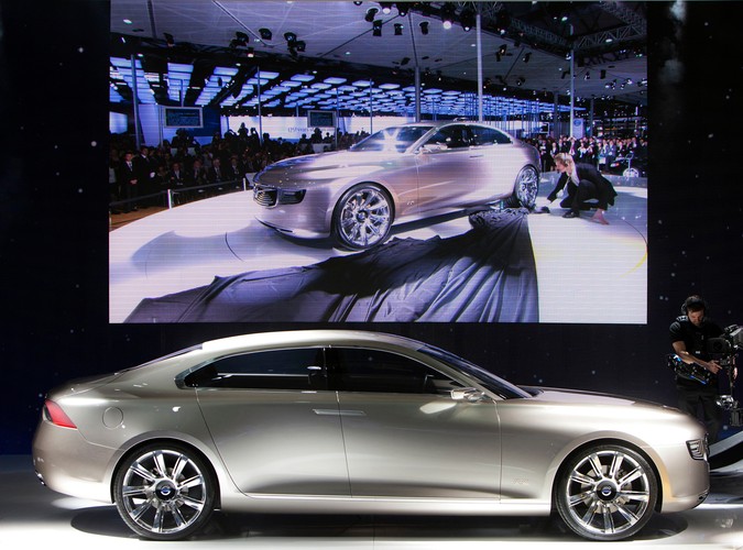 Salon samochodowy w Szanghaju... Jest na czym zawiesić oko :)