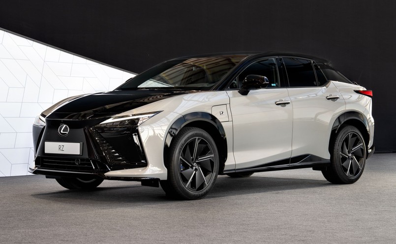Nowy Lexus RZ 550e F SPORT