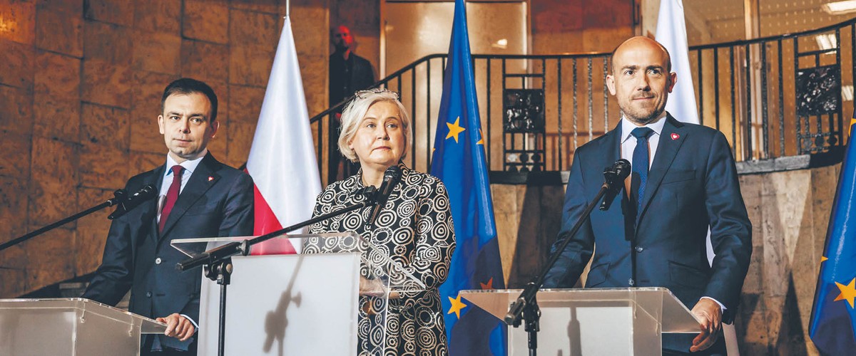 Ministrowie: finansów Andrzej Domański, przemysłu Marzena Czarnecka i spraw wewnętrznych Borys Budka, podczas otwarcia Ministerstwa Przemysłu w Katowicach
