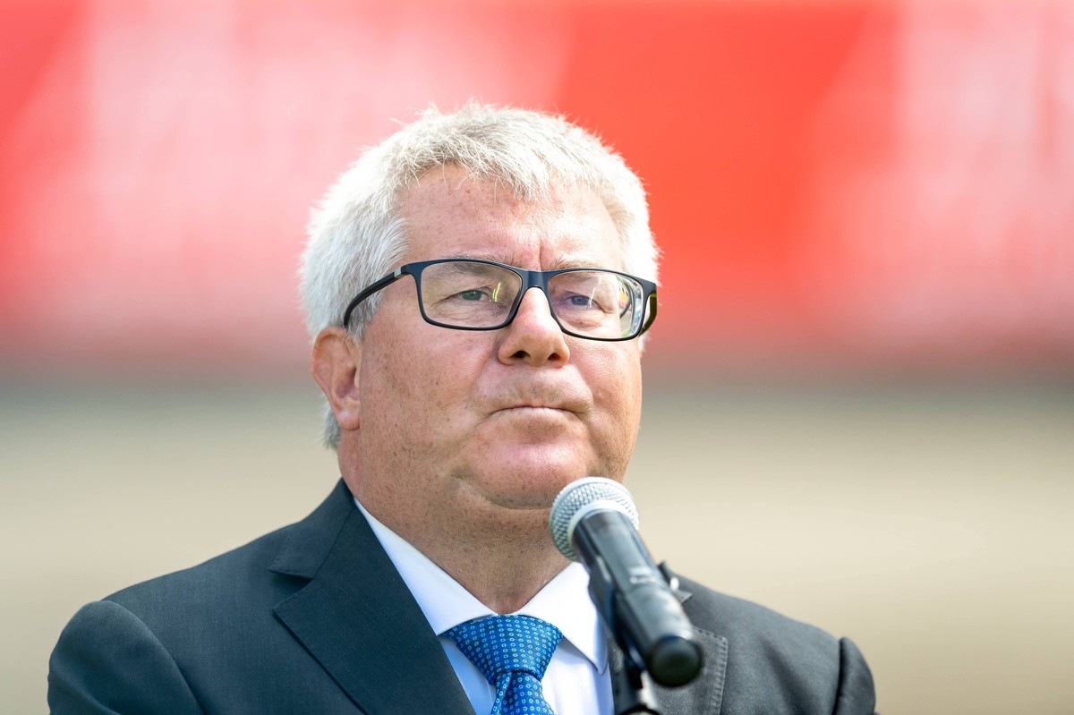 Toruń, 05.08.2020. Europoseł Ryszard Czarnecki na konferencji prasowej podczas zgrupowania żużlowej reprezentacji Polski na stadionie „Motoarena Toruń” im. Mariana Rosego, 5. bm. (tż/dw) PAP/Tytus Żmijewski