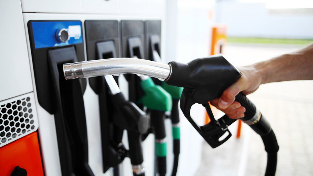 Jak twierdzą analitycy Biura Maklerskiego Reflex, w przyszłym tygodniu bardzo prawdopodobne są wyższe ceny paliw na stacjach benzynowych. Jako przyczyny wskazują drożejącą ropę na rynkach i, w konsekwencji, podwyżki w hurcie w kraju.