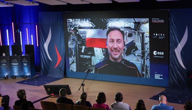 Polski astronauta wrócił na Ziemię. Kapsuła Dragon Grace wodowała na Pacyfiku