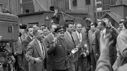 jego śmierć do dziś pozostaje tajemnicą. pojawiło się wiele spekulacji