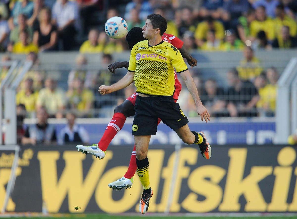 Pierwszy gol Lewandowskiego w LM. Zobacz wideo