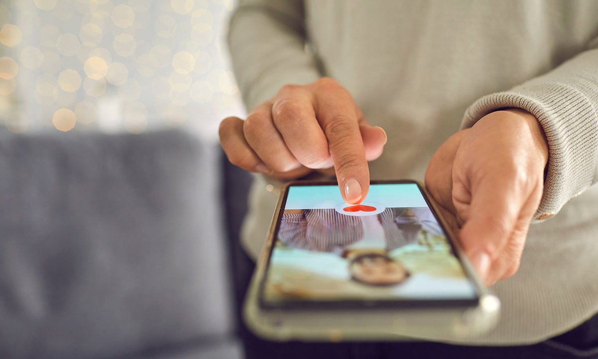 Swipe right na bankructwo. Jak oszuści z portali randkowych robią z ciebie "świnię na rzeź"