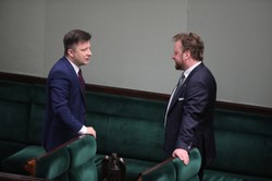 Dworczyk: Okres Wielkanocy nadal będzie objęty regulacjami