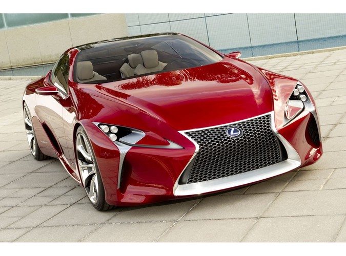 Auto ma napęd hybrydowy, jednak jego parametry pozostają jeszcze tajemnicą