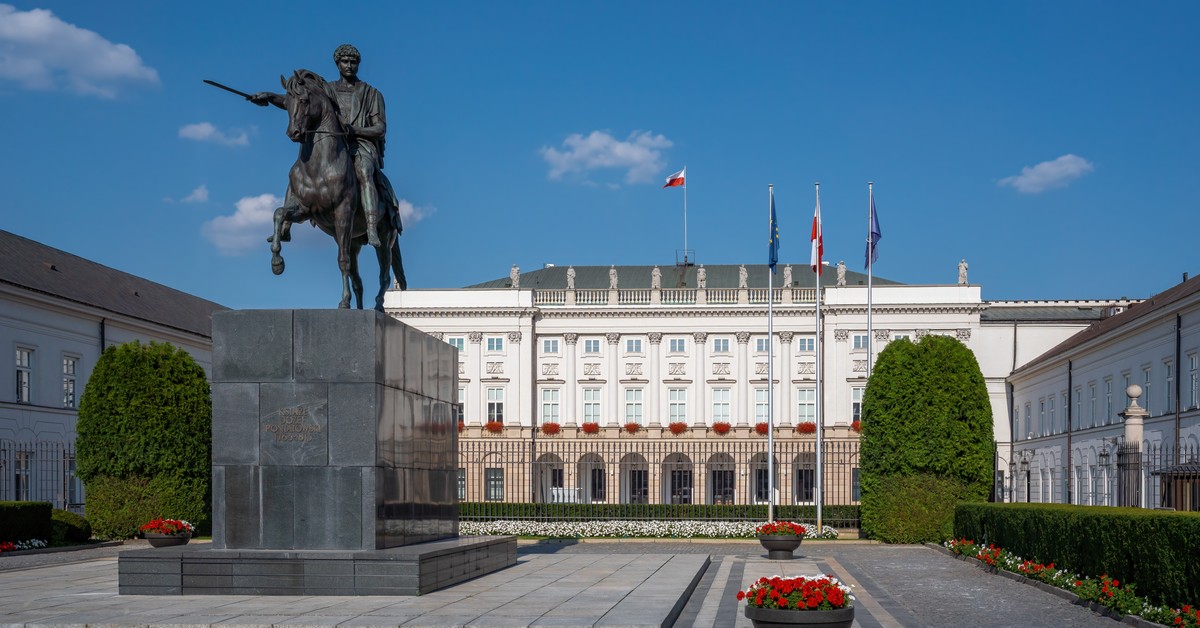 Rewolucja w prawie pracy z podpisem Prezydenta. Miliony Polaków zyskają prawo do dłuższego urlopu, wyższej odprawy, dodatków stażowych i nagród jubileuszowych.