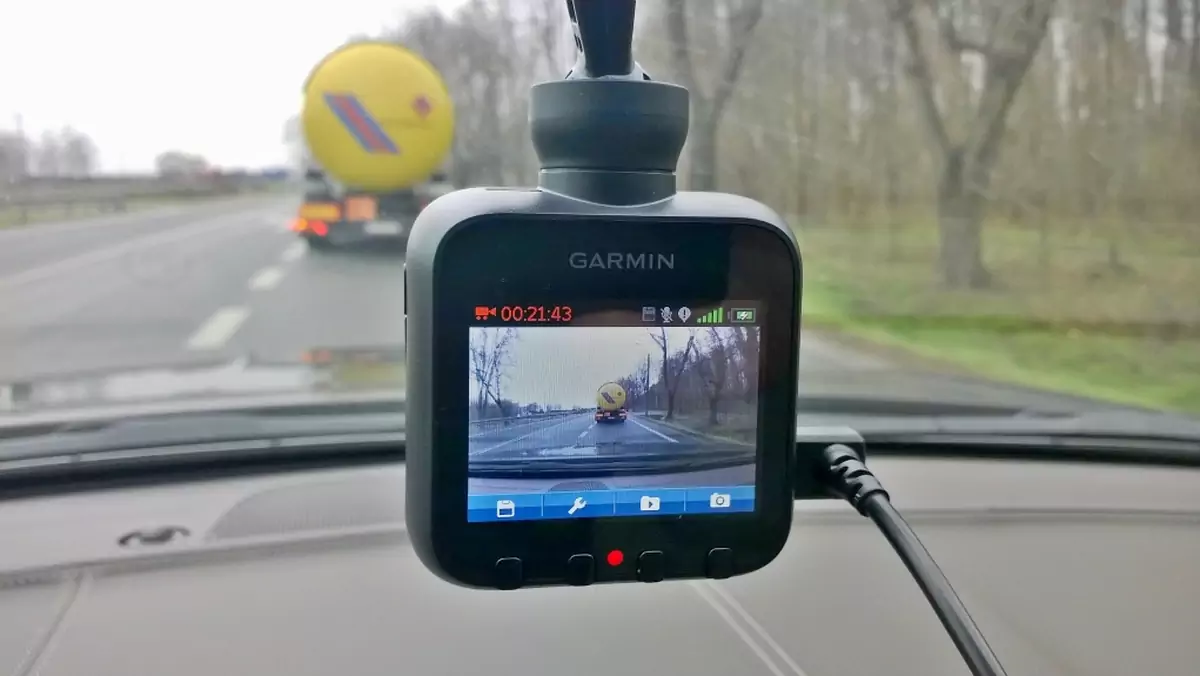 Garmin Dash Cam 20.Pierwsze jazdy wykonaliśmy z domyślnymi ustawieniami kamery