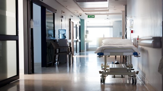 Alarm w polskich szpitalach: 30% placówek może zniknąć. Pacjenci planowi są masowo odsyłani