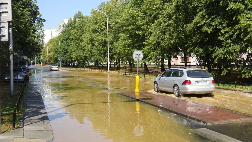 Wymieniają rury na Bródnie