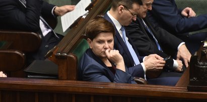 Blada, smutna, bez makijażu. Co się stało Szydło?