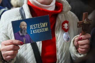 Rozprawa ws. Fundacji Profeto. Publiczność jadła cukierki. Wkroczyła policja