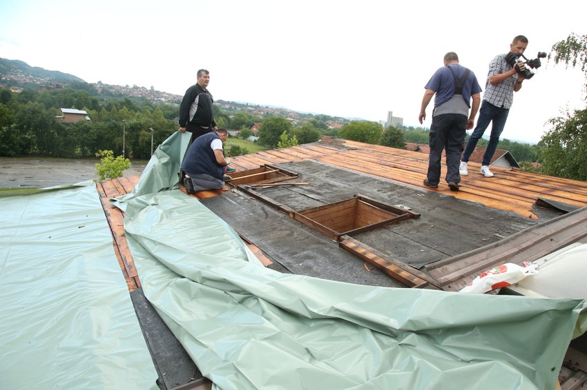 Škola u Vrbanji vetar odneo krov