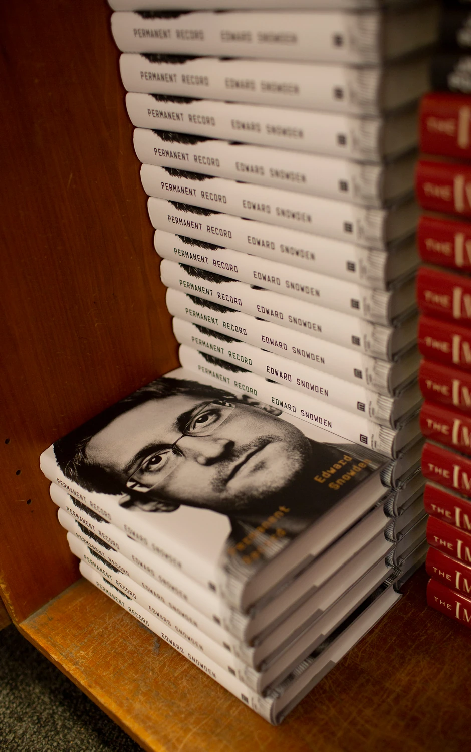 Poznat širom sveta (foto: knjiga o Snoudenu Permanent Record)