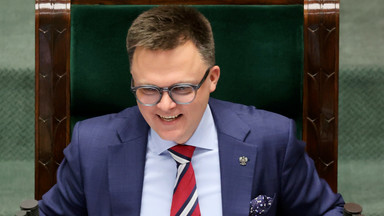 "Pozamiatane". Najlepsze memy po starciu Szymona Hołowni i Mateusza Morawieckiego. Internauci w formie