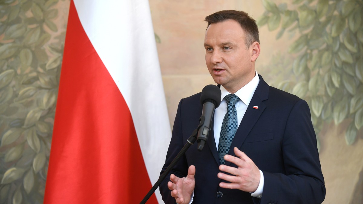 Prezydent Andrzej Duda z małżonką Agatą Kornhauser-Dudą rozpoczęli rano wizytę w Etiopii. Prezydent spotka się z przedstawicielami polskich firm inwestujących w tym kraju, będzie zabiegał o poparcie Unii Afrykańskiej dla kandydatury Polski na niestałego członka RB ONZ.