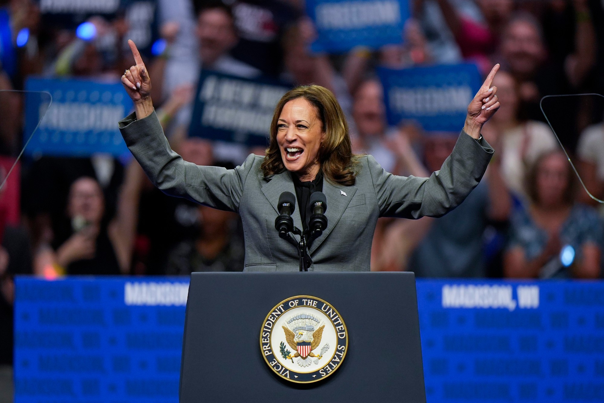 Kamala Harris prijala pozvanie do druhej predvolebnej debaty.