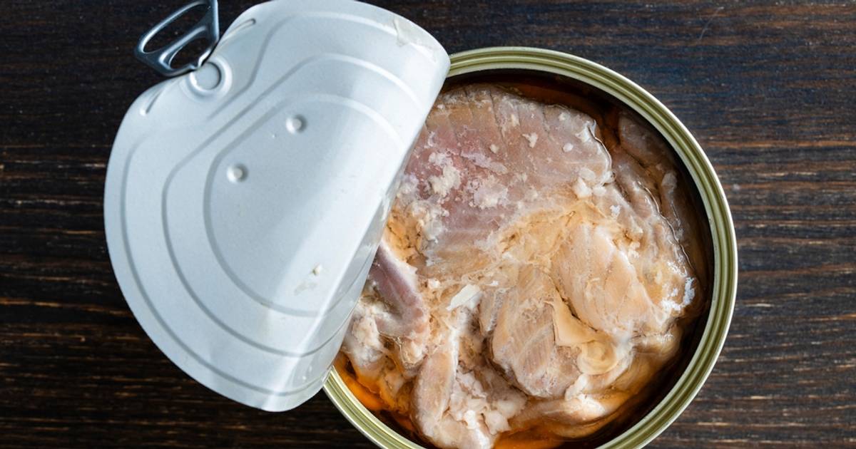 Nigdy nie wkładaj takiej puszki do lodówki. Metal przenika do żywności