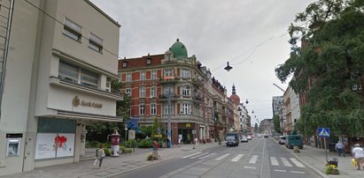 Odegrali przed nią przedstawienie. Straciła pieniądze