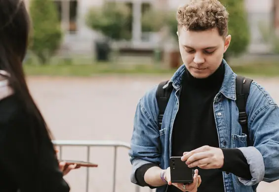 Imprezowy niezbędnik. Zapytaliśmy studentów, bez czego nie ruszają się na miasto