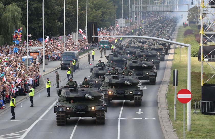 Podziwiaj nasza armię na defiladzie