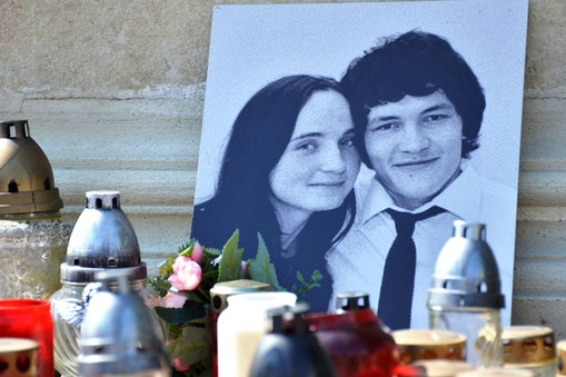 Jan Kuciak, Martina Kusnirova, candles, commemorates murdered reporter