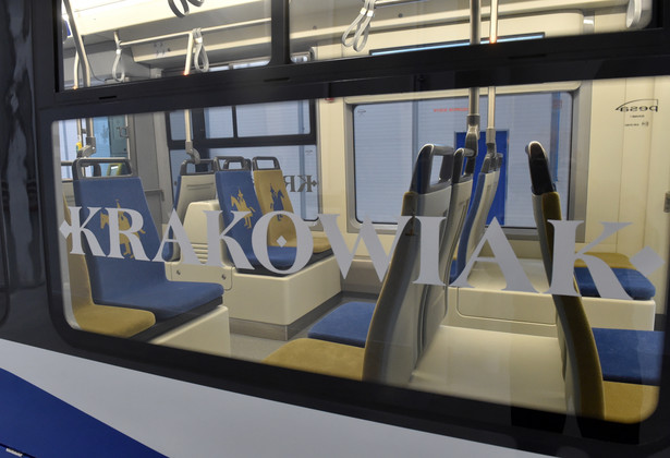 "Krakowiaki" może jednorazowo przewieźć ok. 300 pasażerów. Fot. (mr) PAP/Jacek Bednarczyk