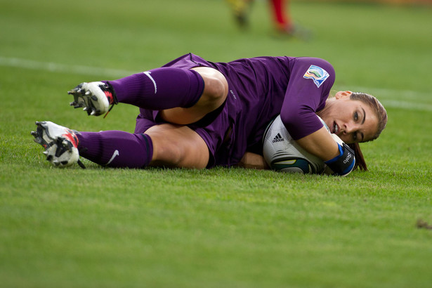 Najpiękniejsza piłkarka świata chce zarabiać tyle co piłkarze. Hope Solo pozwała do sądu własną federację