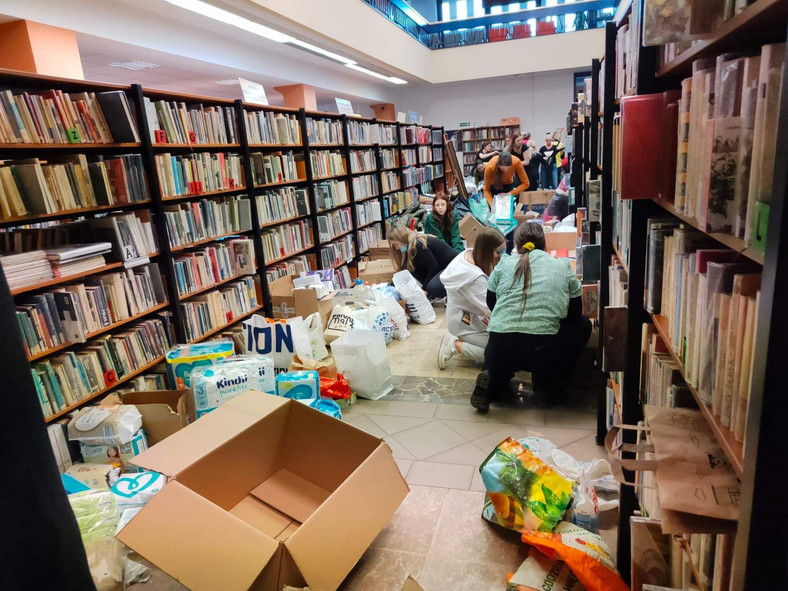 Początek wojny i dary złożone w bibliotece