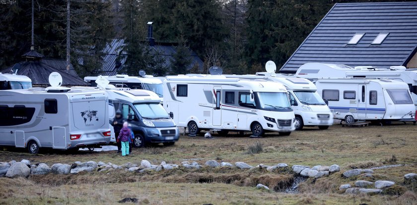 Tak Polacy obchodzą obostrzenia w Zakopanem! To prawdziwe zatrzęsienie