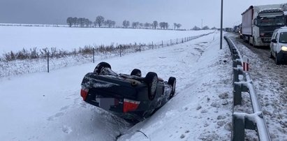 Tragedia na A4. Volvo zatrzymało się na dachu. Nie żyje jedna osoba