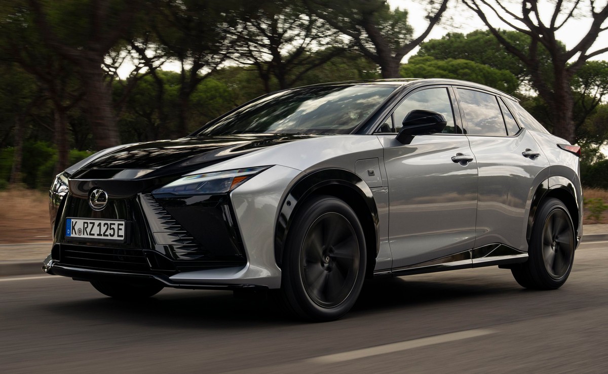Lexus RZ to pierwszy z trzech nowych modeli, które japońska marka wprowadzi na rynek do marca 2026 roku