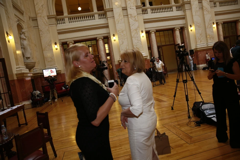 Susret u holu: Nataša Jovanović (SRS) i Slavica Đukić Dejanović (SPS)