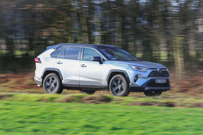 Ekstremalny test Toyoty RAV4 – Arkady Fiedler rusza na Przylądek Północny